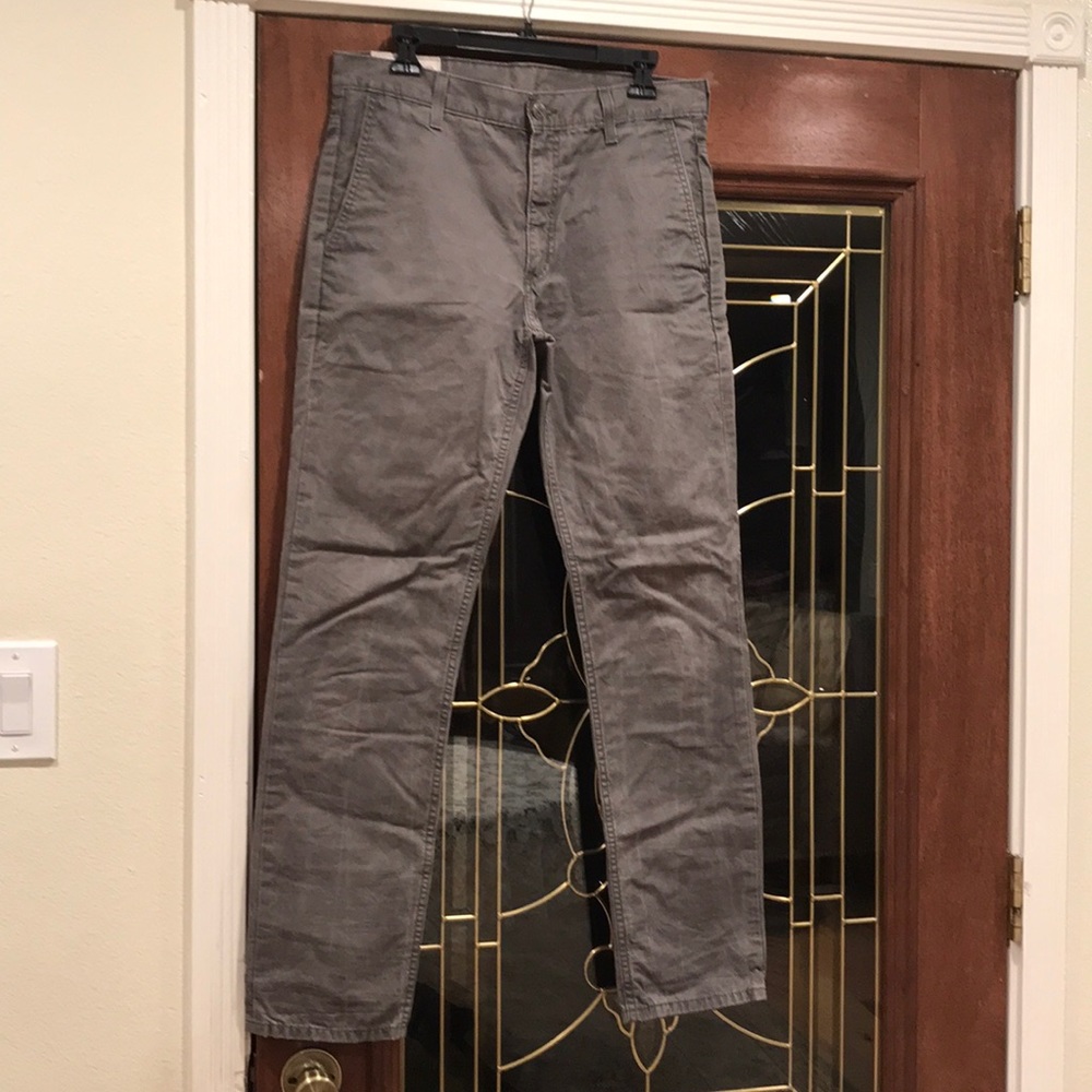 Levi’s kaki pants in perfect Gray shade